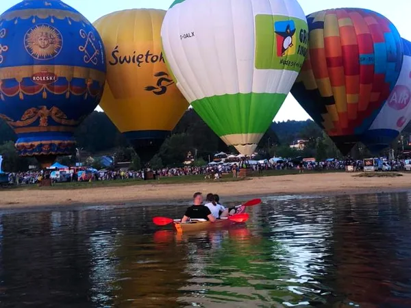 Balony i kajak na Jeziorze Rożnowskim podczas festiwalu